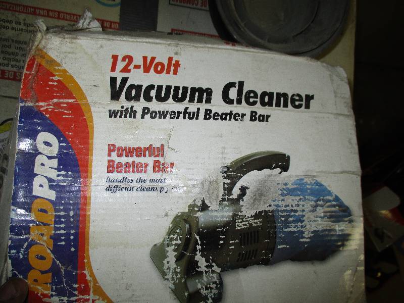 lot 8678 image: Vacuum Cleaner
