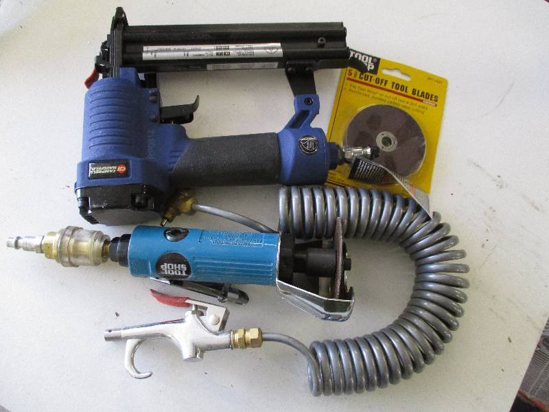 lot 8684 image: Lot of Air Tools
