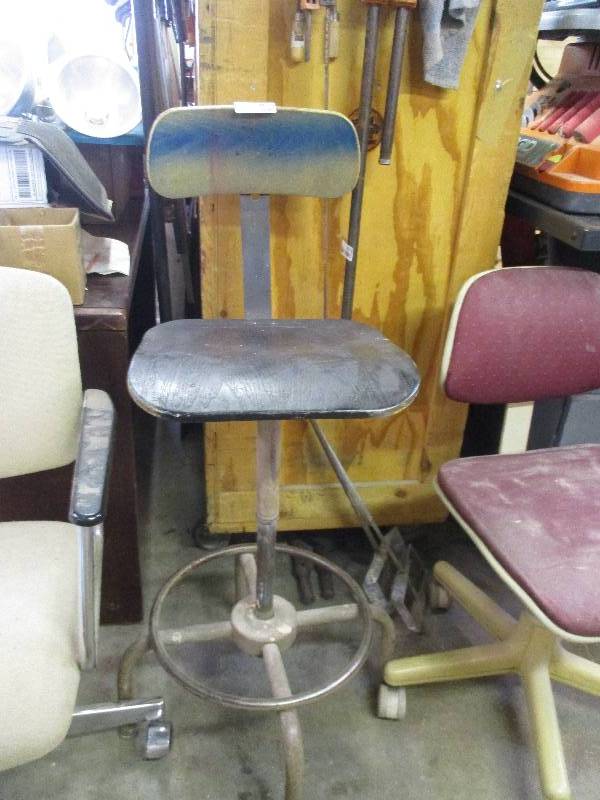 lot 8670 image: Shop Chair and Office Chairs