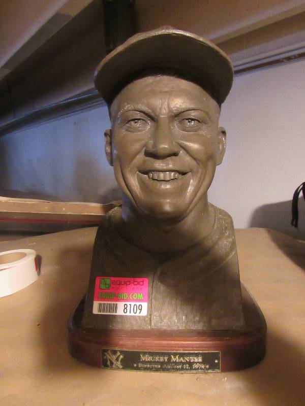 lot 8109 image: Mickey Mantle Replica HOF Bust