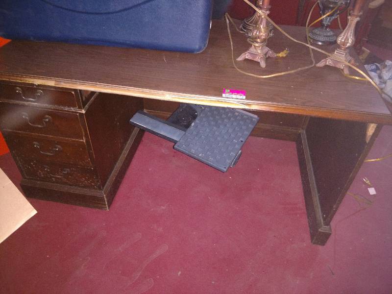lot 8070 image: Wood Desk & Credenza Set w Office Chair
