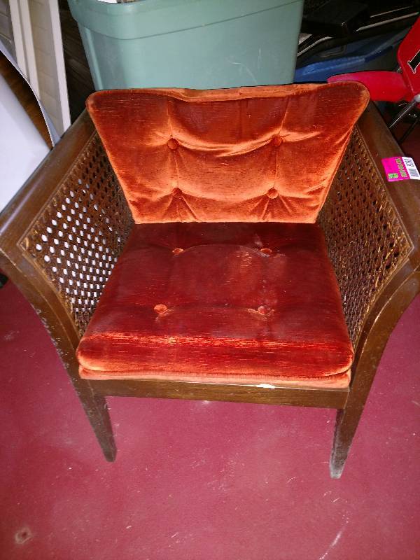 lot 8080 image: Set Wicker  Orange Chairs