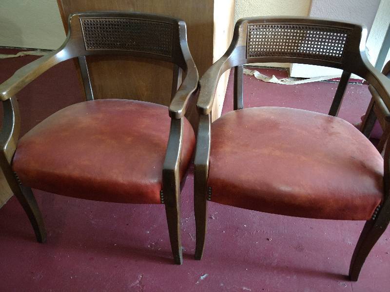 lot 8086 image: Wooden Frame Chairs w Wicker Back (Lot of 11)