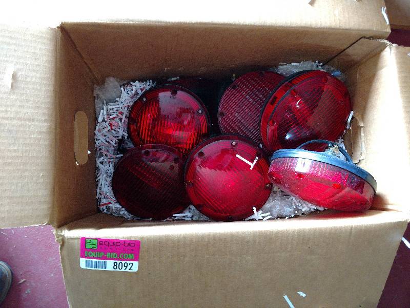 lot 8092 image: Bus Tail Lights - Lot of 20