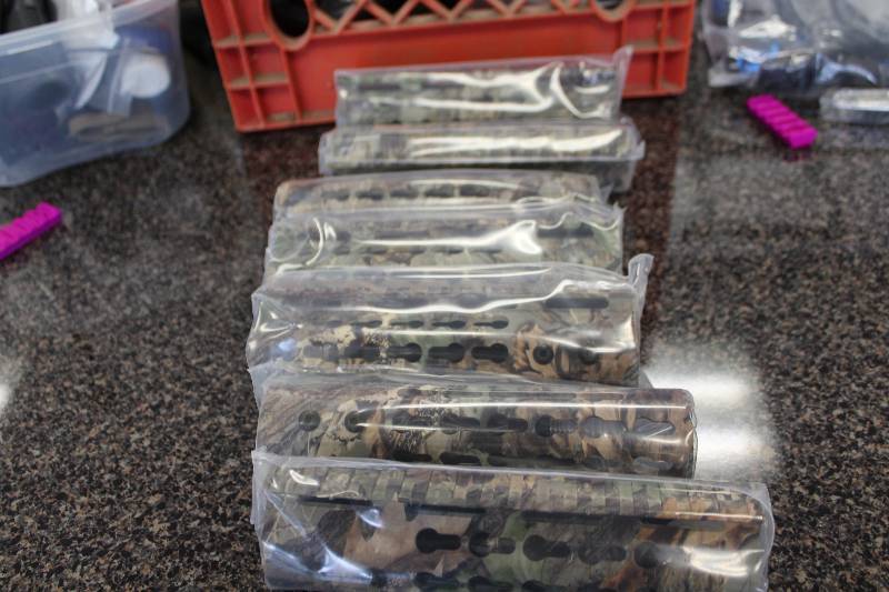 lot 2010 image: Seven 7 AR 15 Slim Keymod CAMO rails