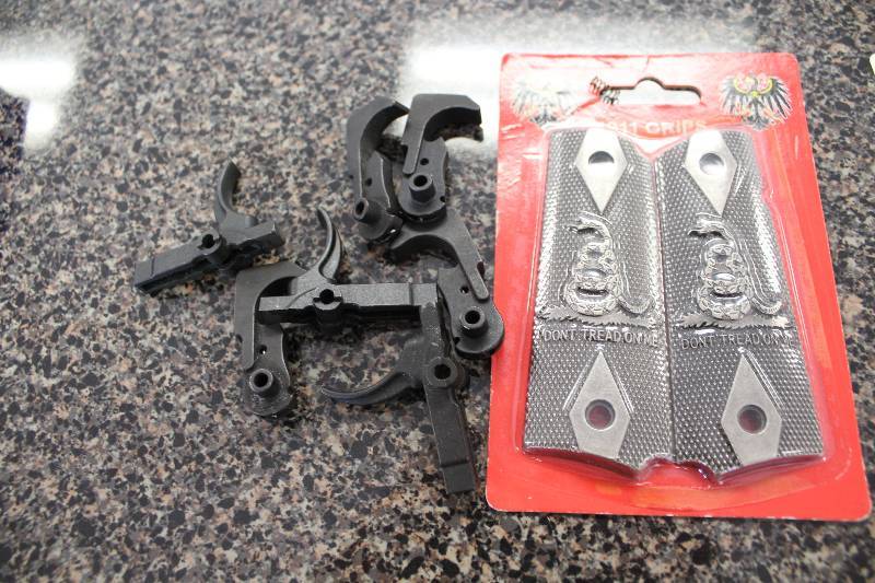 lot 2031 image: Triggers, Hammers, and 1911 grips