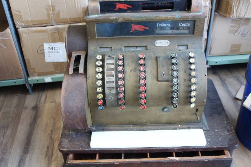 lot 2050 image: 1916 Cash Register