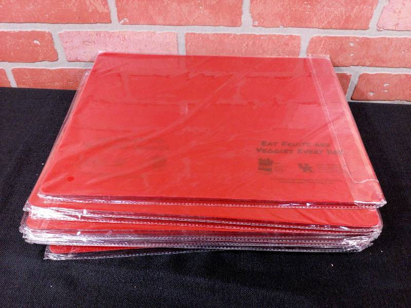 lot 1 image: Plastic Chopping Board Cutting Mat Non-Slip wLogo