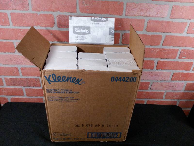 lot 12 image: Kleenex 04442 Slimfold Paper Towels
