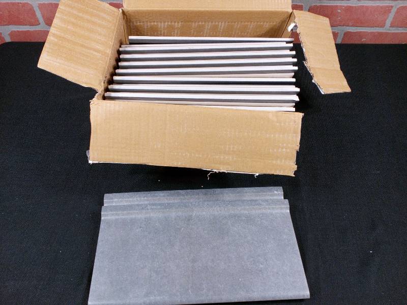 lot 25 image: Ceramic Edge Tile