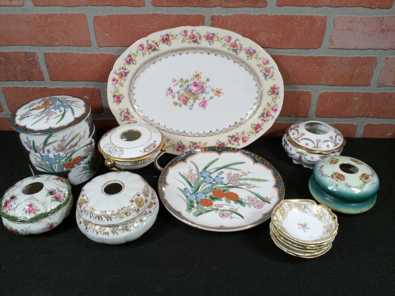 lot 34 image: Japanese Porcelain Collection