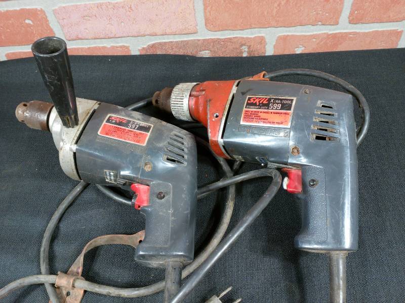 lot 41 image: Black & Decker 38 Drill Commercial Duty & Standard Duty Drill
