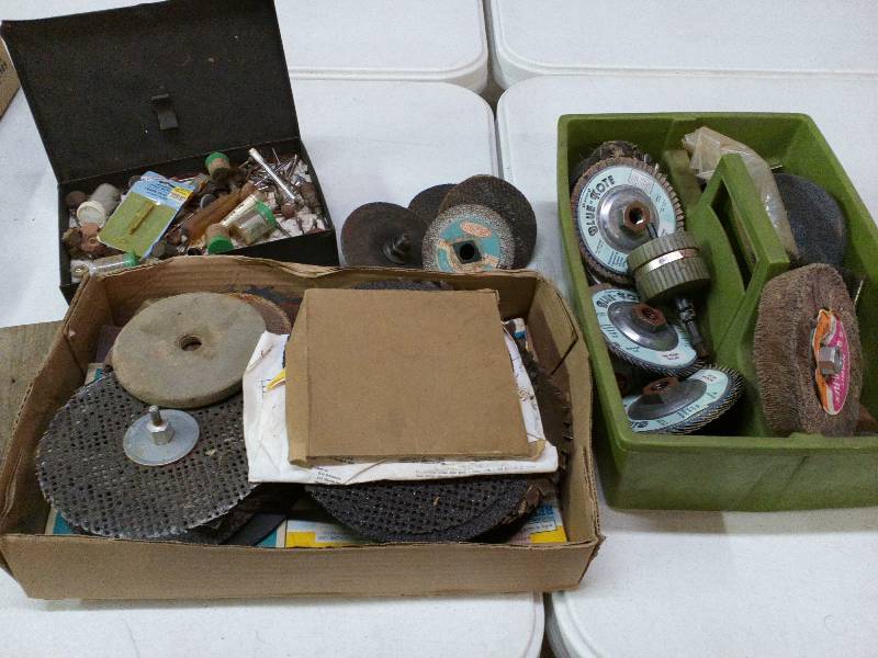 lot 43 image: Lot Of Buffing Discs, Sanding Disc And Dremil Parts