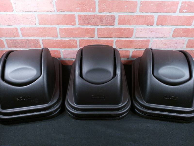 lot 101 image: Rubbermaid Untouchable Lids for 2957 Wastebasket 3067