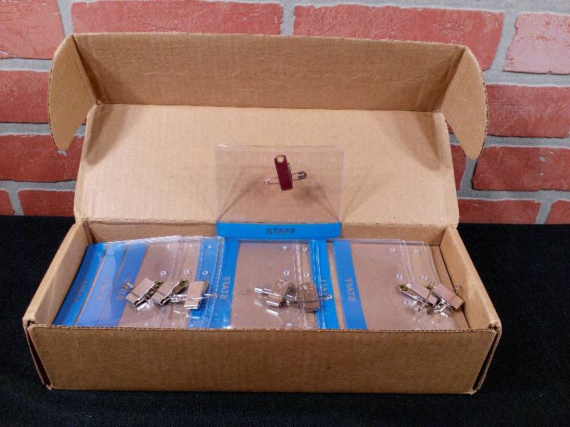 lot 145 image: Horizontal Vinyl Name Tag Holders