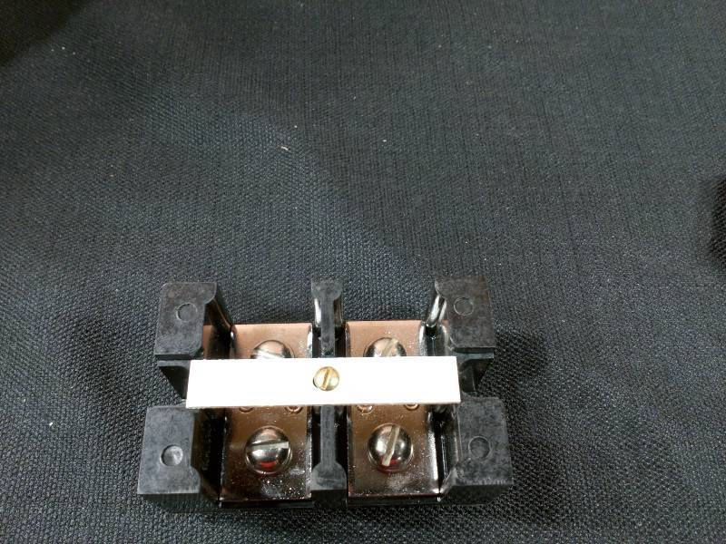 lot 150 image: EB Terminal Board 600V30A #18-10 AWG 264B903G19