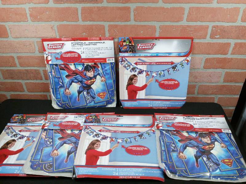 lot 167 image: Justice League Jumbo Letter Banner Decoration Kit