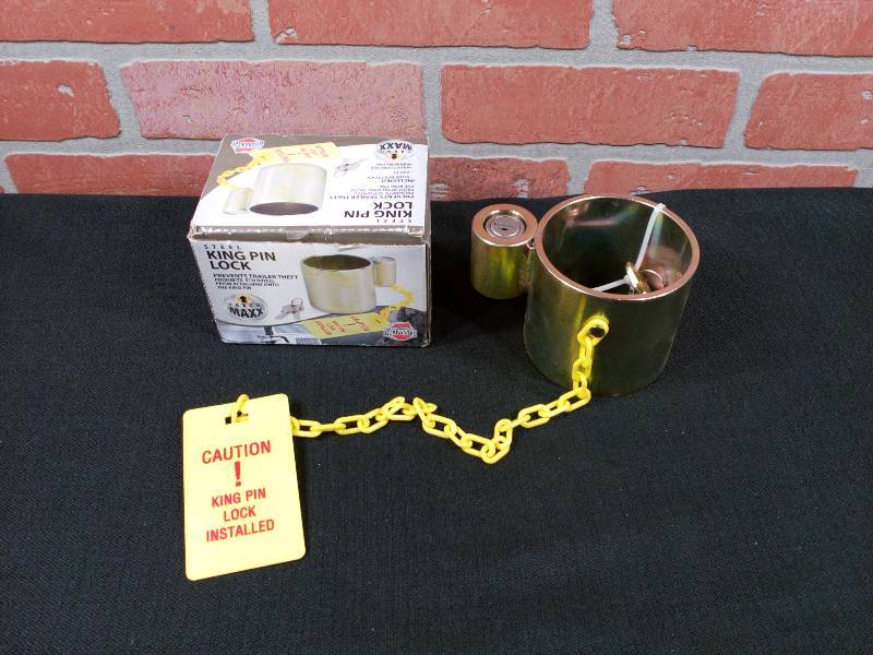 lot 172 image: Cargo Maxx Steel King Pink Lock Prevents Trailer Theft W Keys