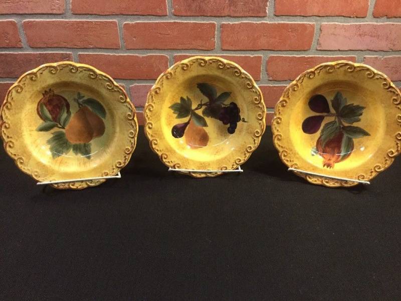 lot 175 image: Raymond Waites Pompeii Rimmed Ceramic Bowls