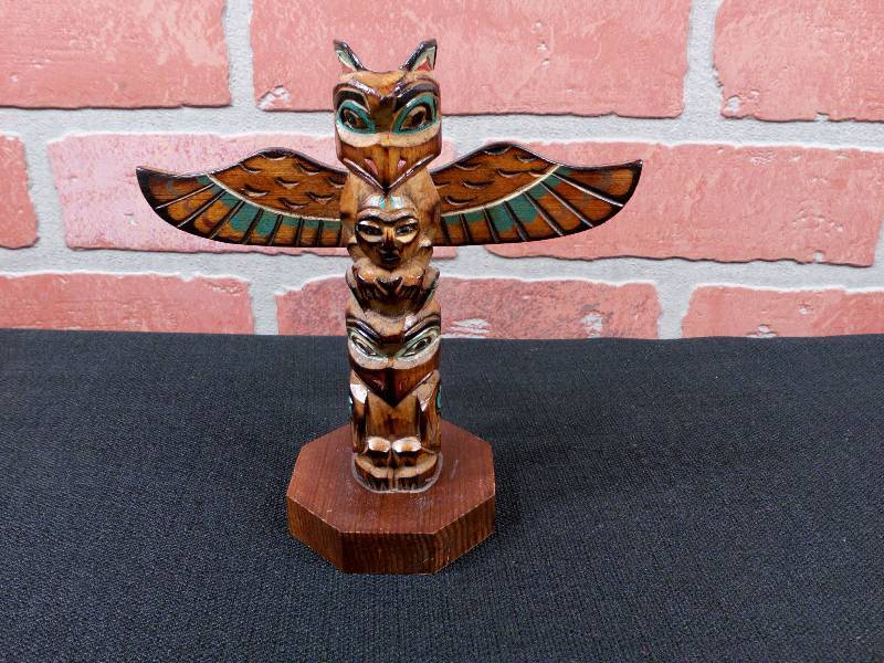 lot 174 image: Made In Alaska Totem Pole Figure Ravens Signed