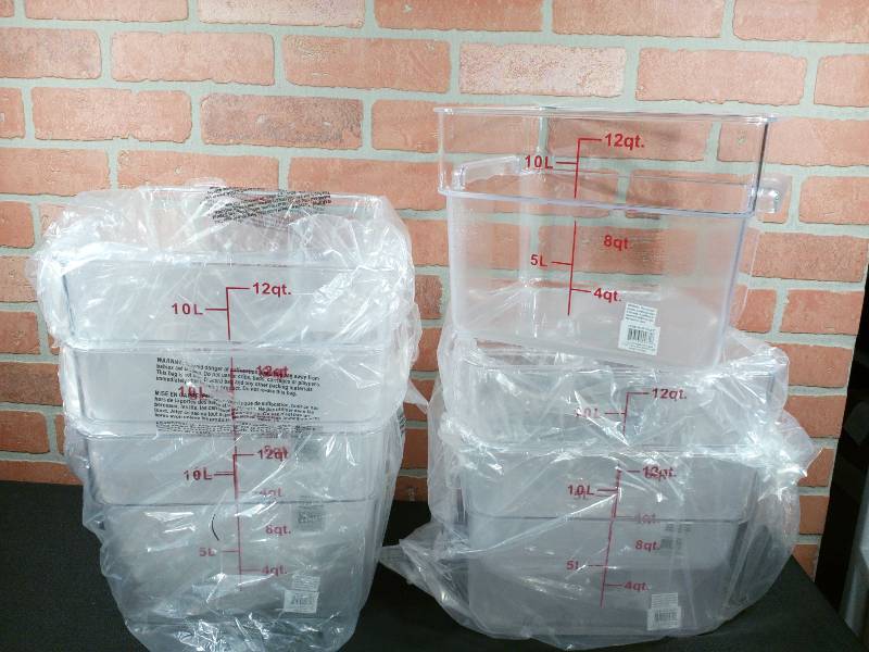 lot 178 image: Thunder Group Polycarbonate Food Storage Containers PLSFT012PC