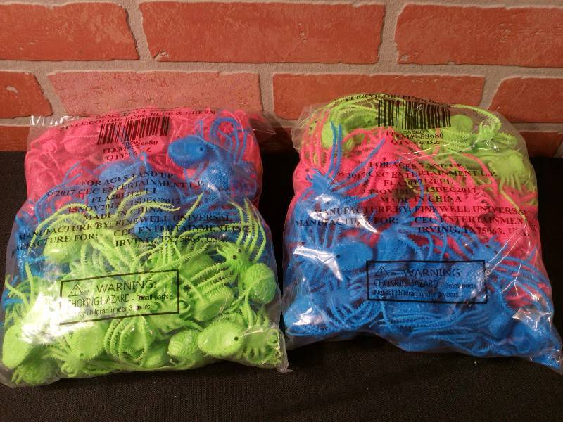 lot 206 image: Plastic Spiders 4