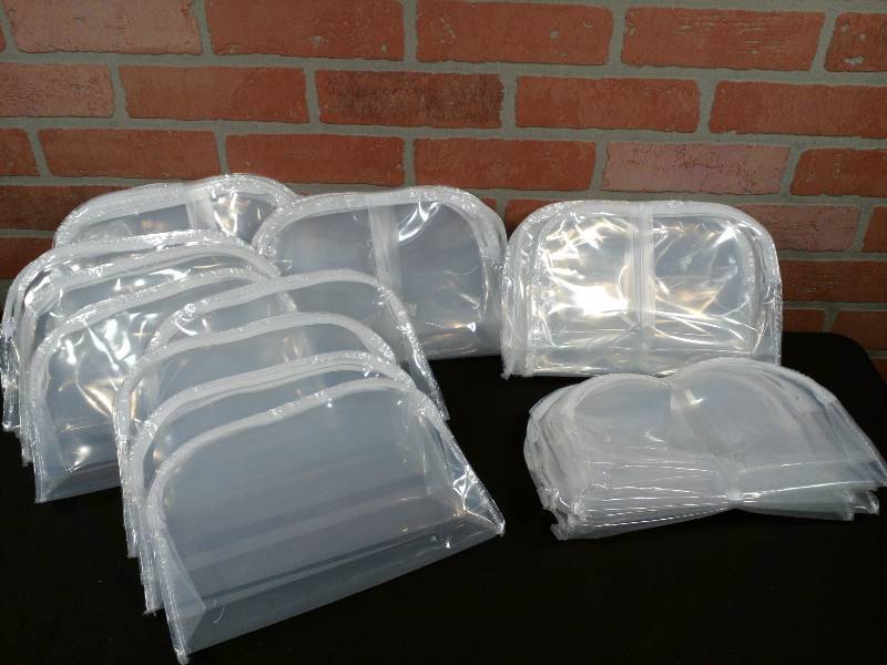 lot 221 image: Clear Zipper CosmeticTravelStorage Bags 76003422
