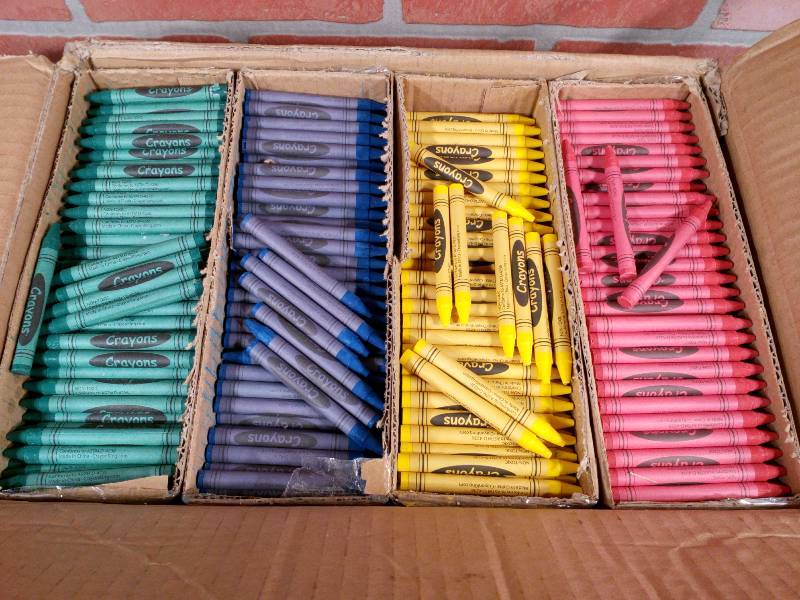 lot 267 image: Lot of Crayons