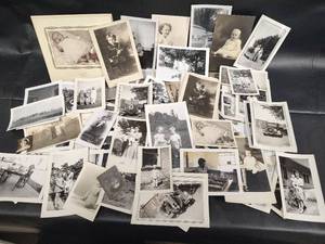 lot 121 image: Vintage Black and White Photograph Collection 1920s-1940s