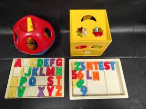 lot 137 image: Childrens Toys (missing some pieces)