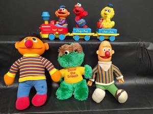 lot 139 image: Vintage Sesame Street Toy Collection - Plush Characters and Train Set