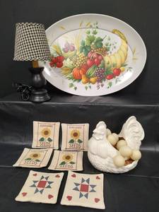 lot 160 image: Kitchen Decor Set - Ceramic Rooster, Harvest Platter, Lamp & Coasters (Lamp tested-works)