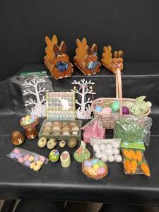 lot 173 image: Vintage Easter Decoration Collection - Wooden Bunnies, Baskets,, Eggs and More