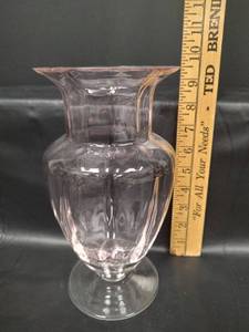 lot 188 image: Vintage Pink Depression Glass Vase