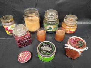 lot 212 image: Scented Candle Collection