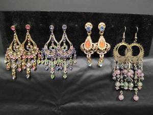 lot 225 image: Vintage Style Crystal Chandelier Earrings Collection - Pierced Earrings