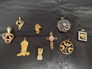 lot 226 image: Assortment of Pendants