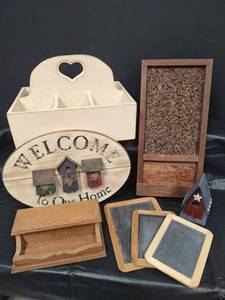 lot 232 image: Vintage Home Decor Collection - Welcome Sign, Cork Board, Chalkboards & Storage