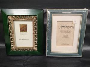 lot 236 image: Picture Frames, Green