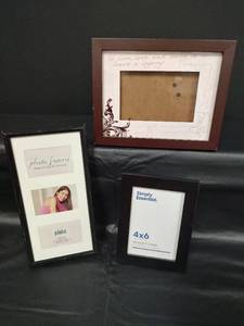 lot 238 image: 3 Photo Frames - Mixed Sizes