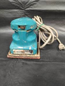 lot 251 image: Makita Finishing Sander Double Insulation(Tested)