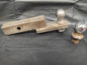 lot 253 image: Draw-Tite 2000lb 1 78 Ball Mount and 1 78 3500 lb Ball
