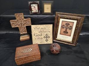 lot 255 image: Home Decor Collection