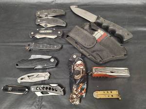 lot 259 image: Knife Collection - Mixed Folding Knives with Sheath and Multi-tool