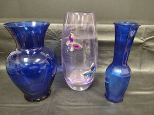 lot 272 image: Decorative Glass Vases