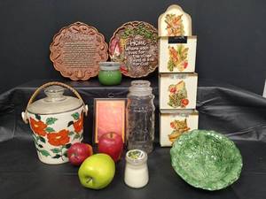 lot 281 image: Vintage Kitchen Prayer & Home Blessing Wall Plaques with Decorative Items