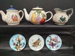 lot 311 image: Vintage Ceramic Teapots and 3D Bird Design Hanging Plates