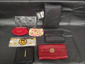 lot 328 image: New Wallets, Planner and More