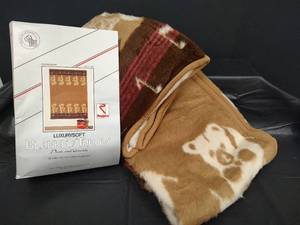 lot 329 image: NIP 60 x 80 Luxurysoft Blanket Throw