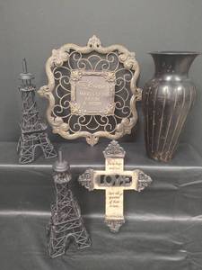 lot 348 image: Home Decor Collection - Eiffel Tower, Wall Art and More